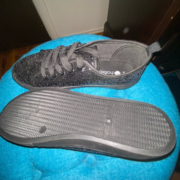 Shoes - Picture 6 of 6